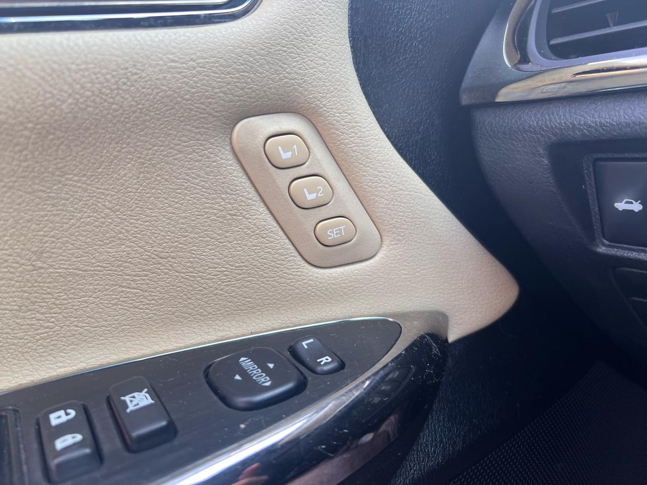 Toyota Avalon 4dr Sdn XLE Touring (Natl) 2013
