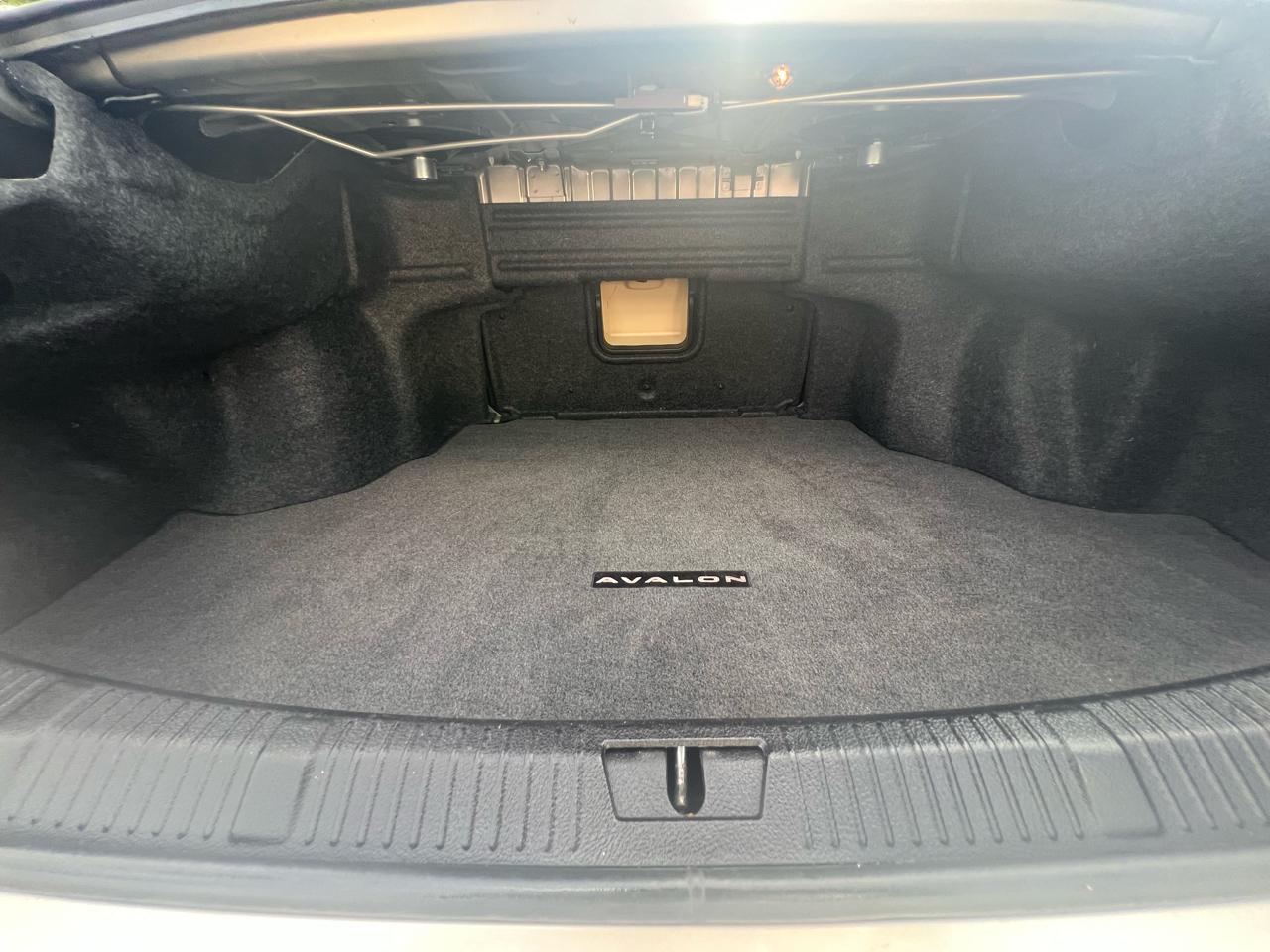 Toyota Avalon 4dr Sdn XLE Touring (Natl) 2013