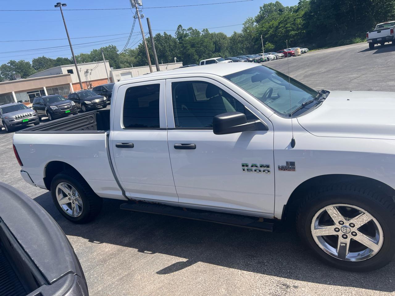 RAM 1500 4WD Quad Cab 140.5" Express 2015