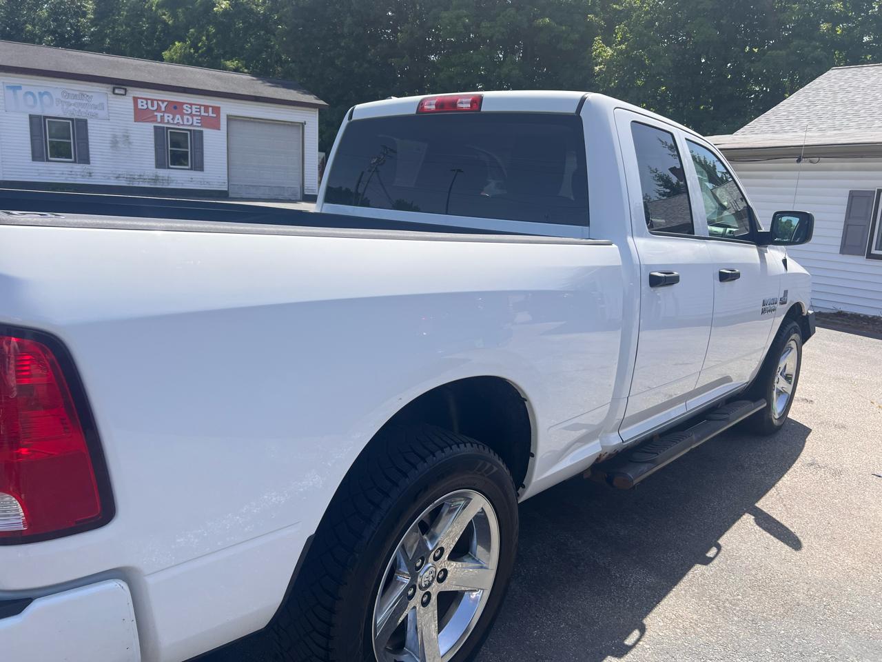 RAM 1500 4WD Quad Cab 140.5" Express 2015