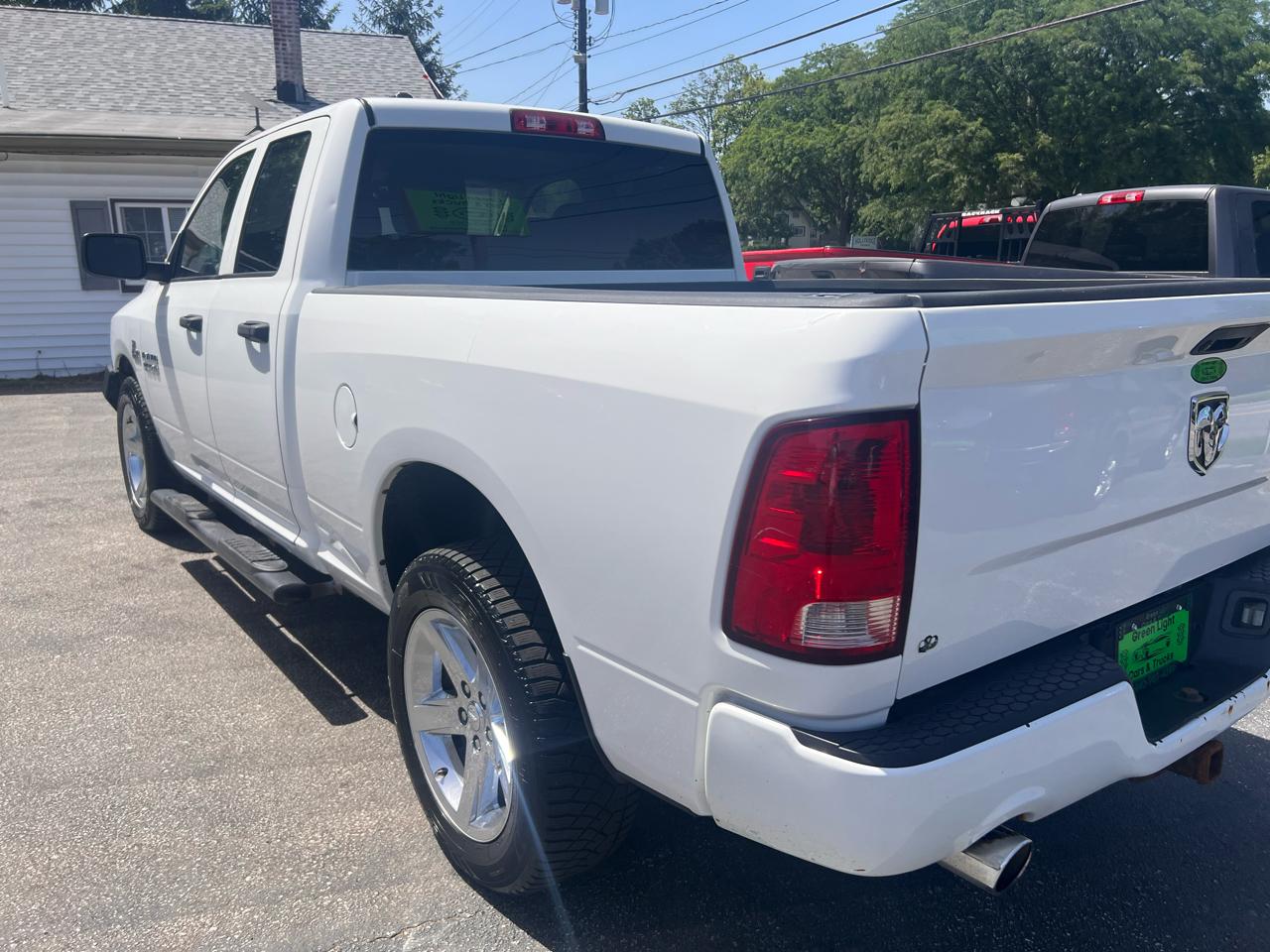 RAM 1500 4WD Quad Cab 140.5" Express 2015