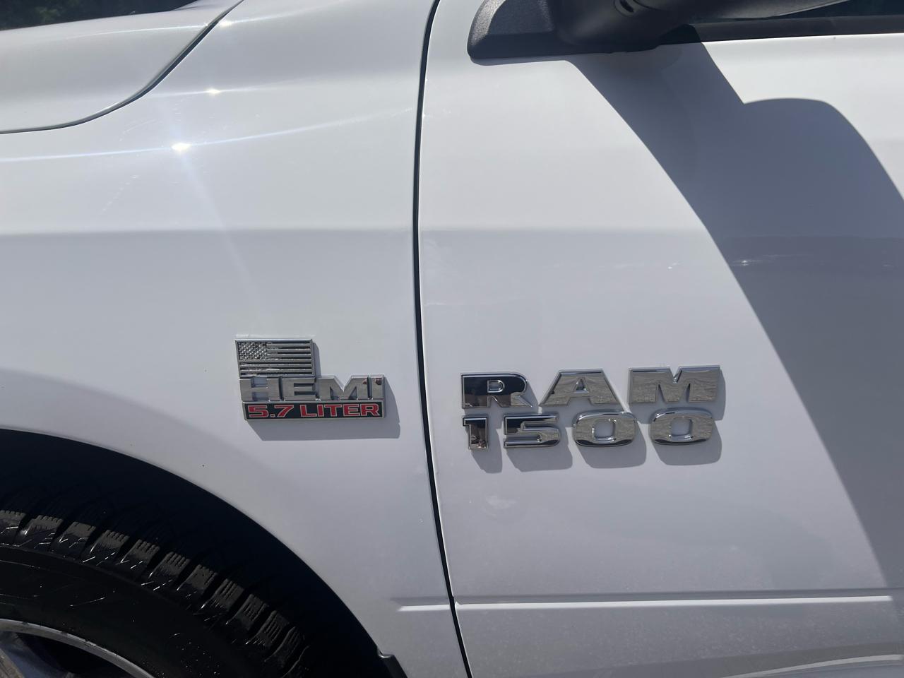 RAM 1500 4WD Quad Cab 140.5" Express 2015