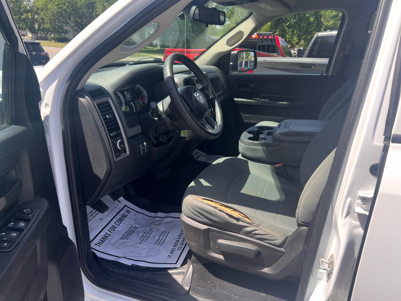 RAM 1500 4WD Quad Cab 140.5" Express 2015