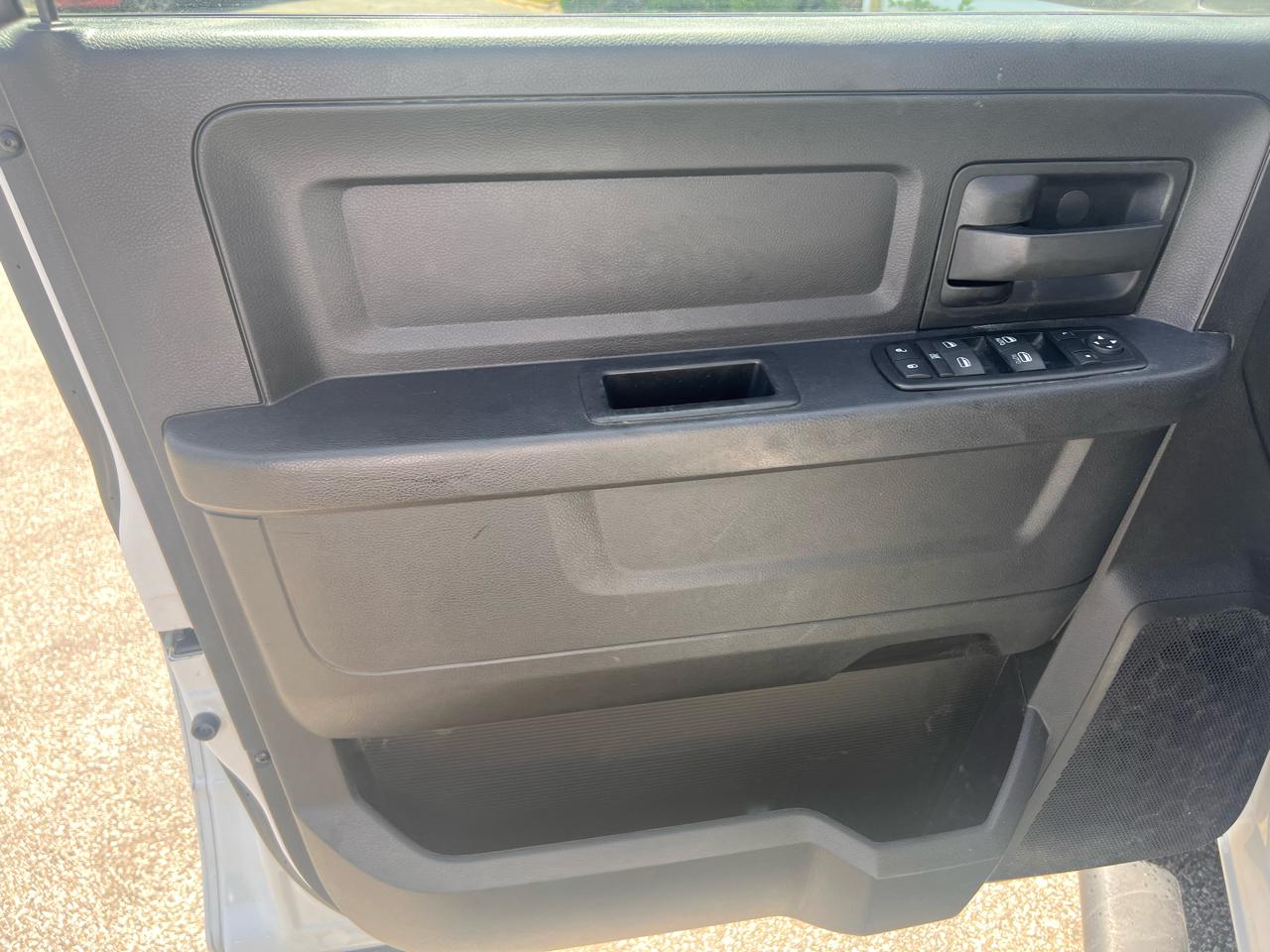 RAM 1500 4WD Quad Cab 140.5" Express 2015