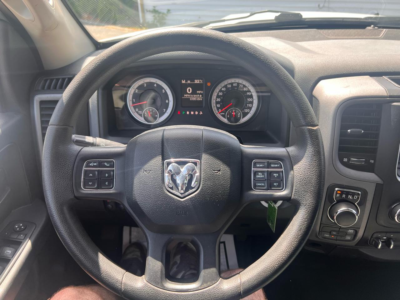 RAM 1500 4WD Quad Cab 140.5" Express 2015