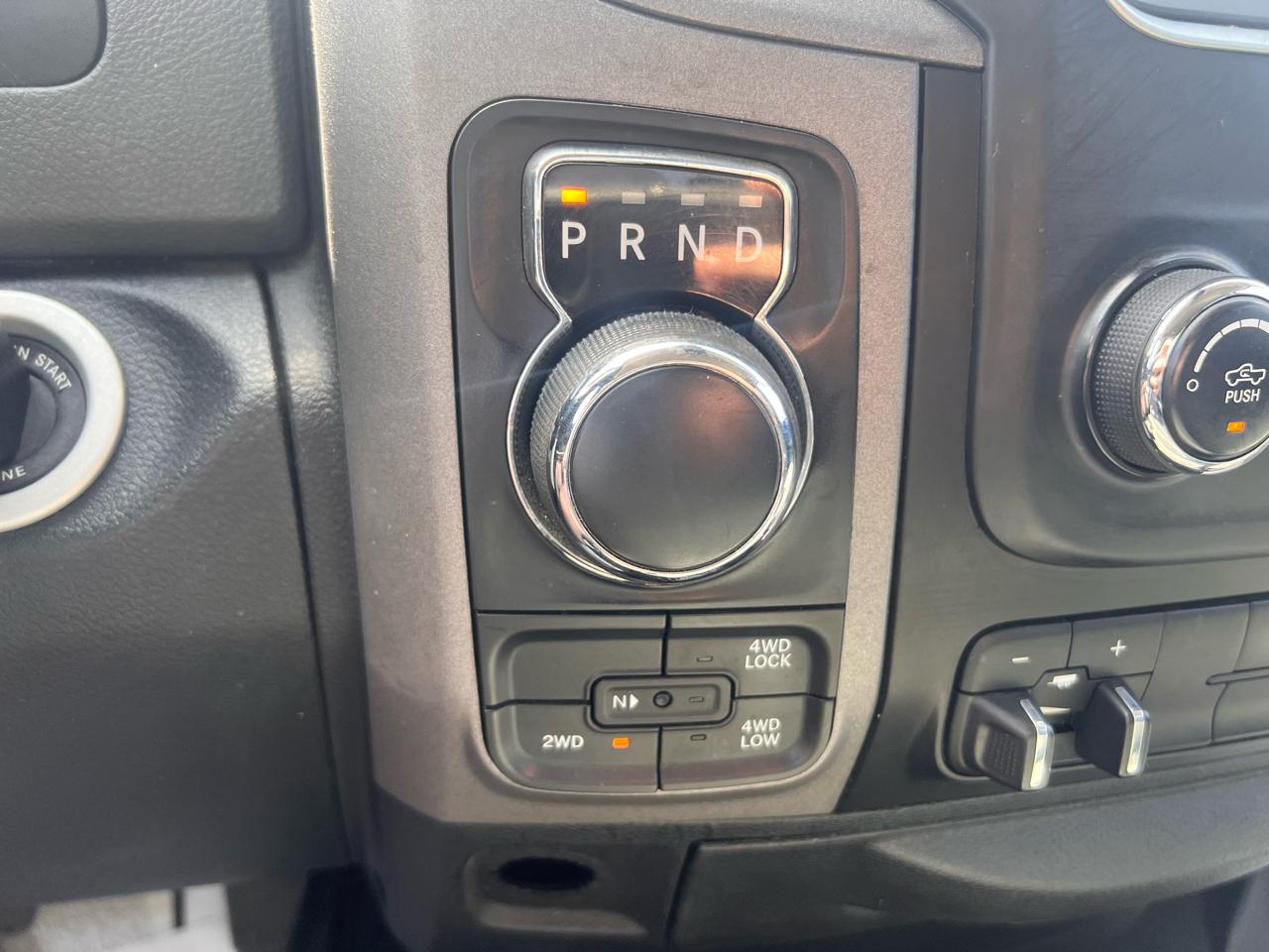 RAM 1500 4WD Quad Cab 140.5" Express 2015