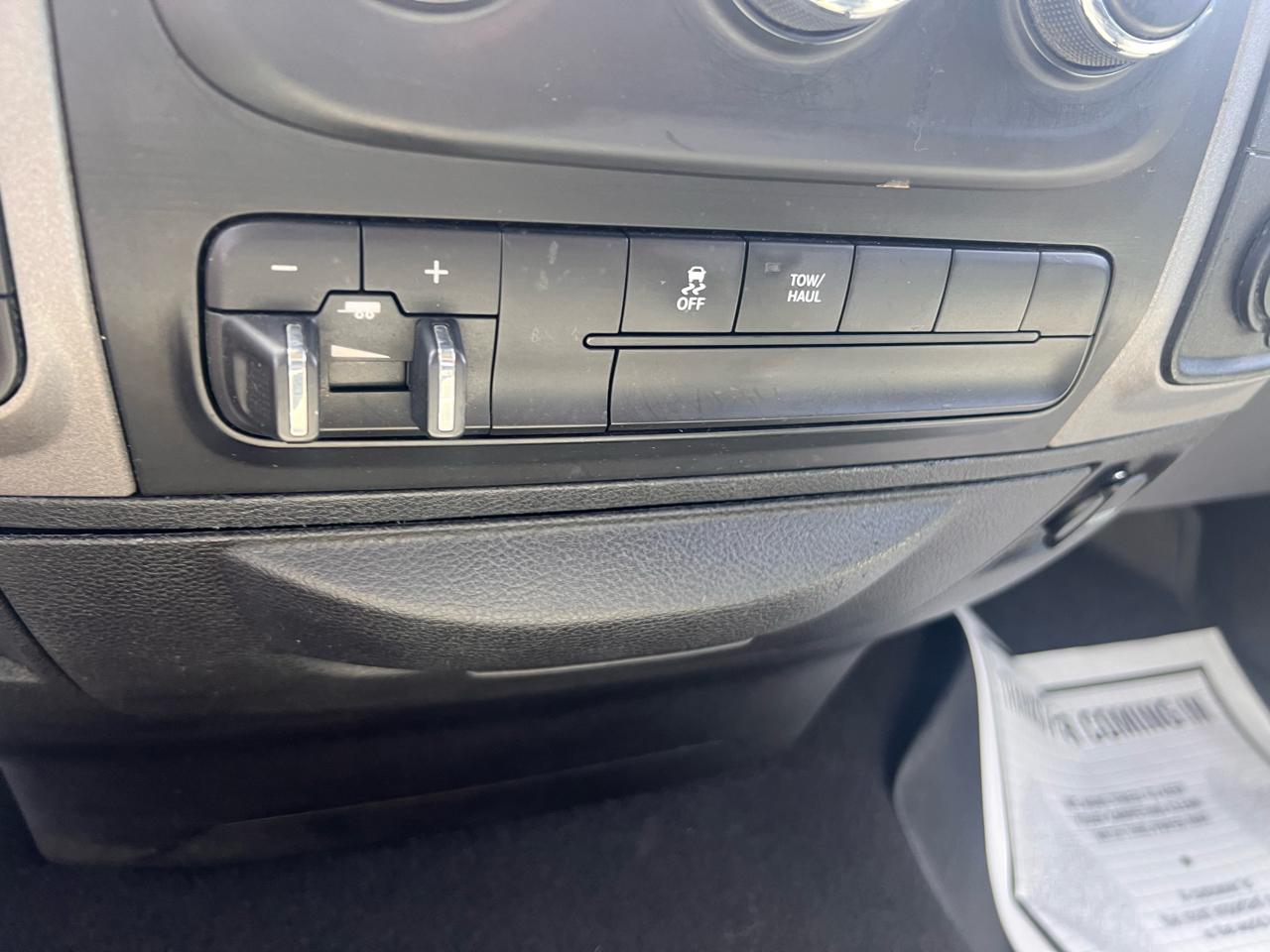 RAM 1500 4WD Quad Cab 140.5" Express 2015