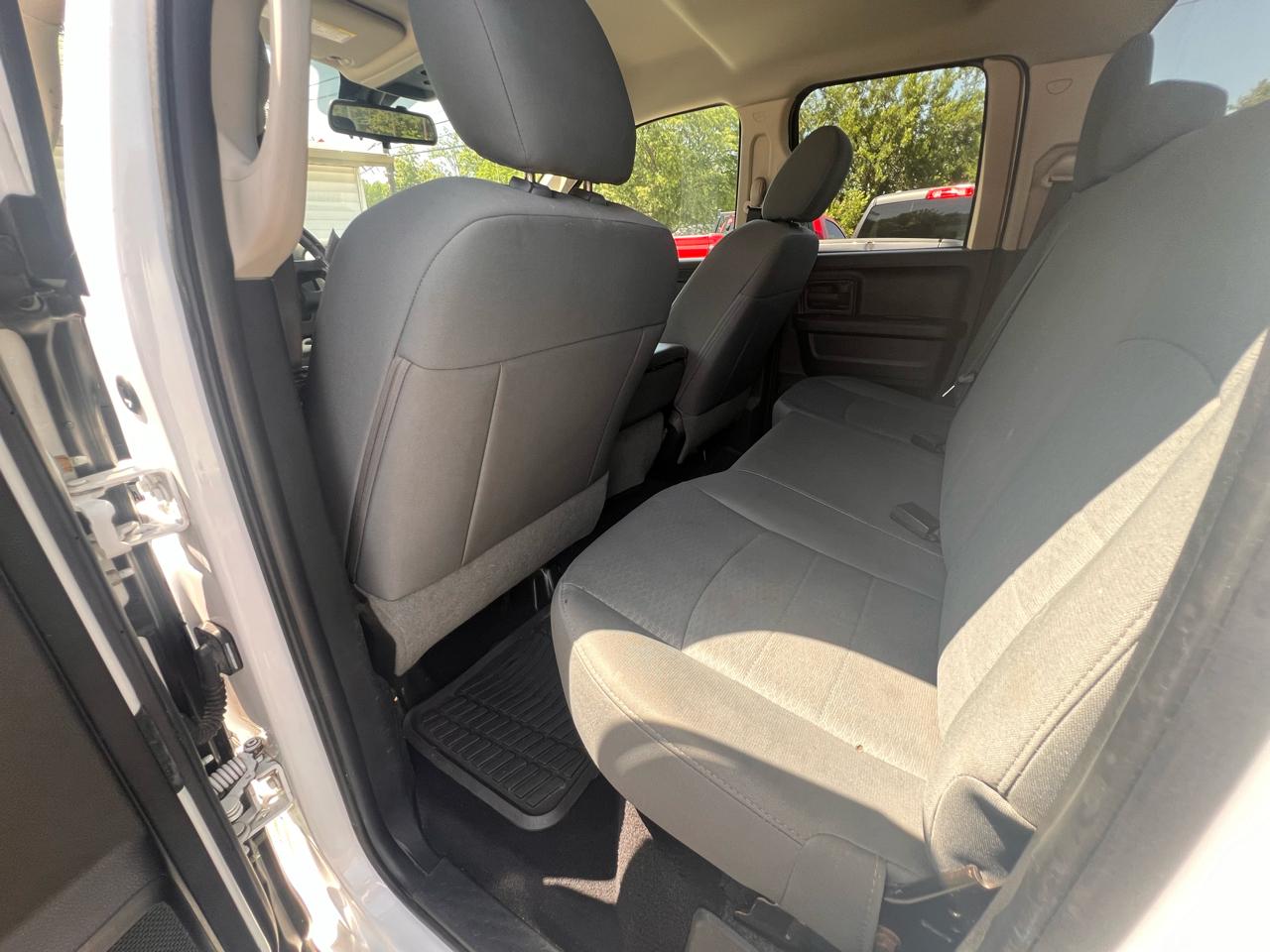 RAM 1500 4WD Quad Cab 140.5" Express 2015