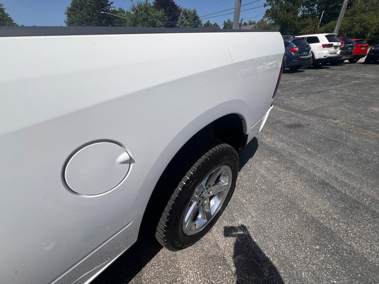 RAM 1500 4WD Quad Cab 140.5" Express 2015