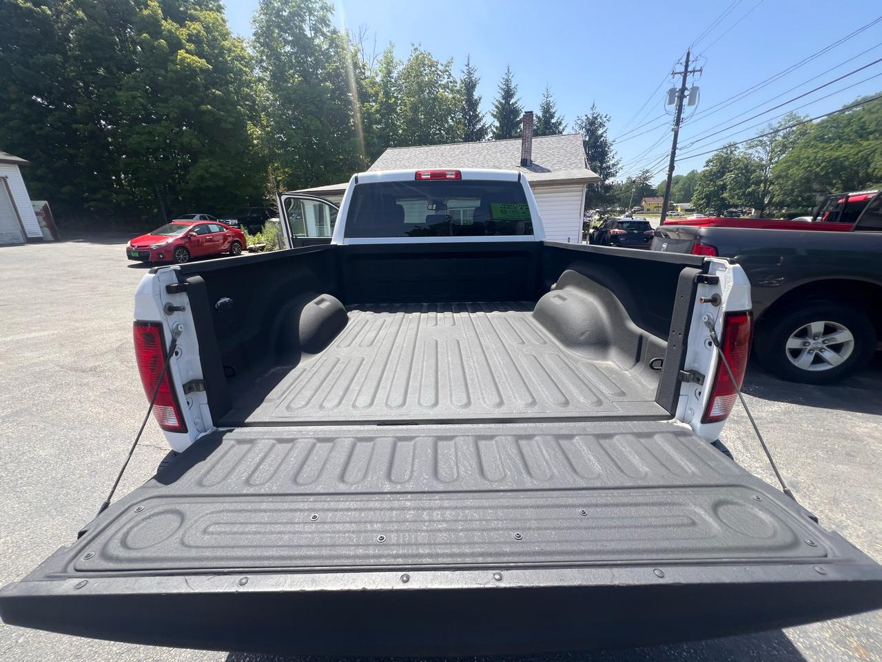 RAM 1500 4WD Quad Cab 140.5" Express 2015