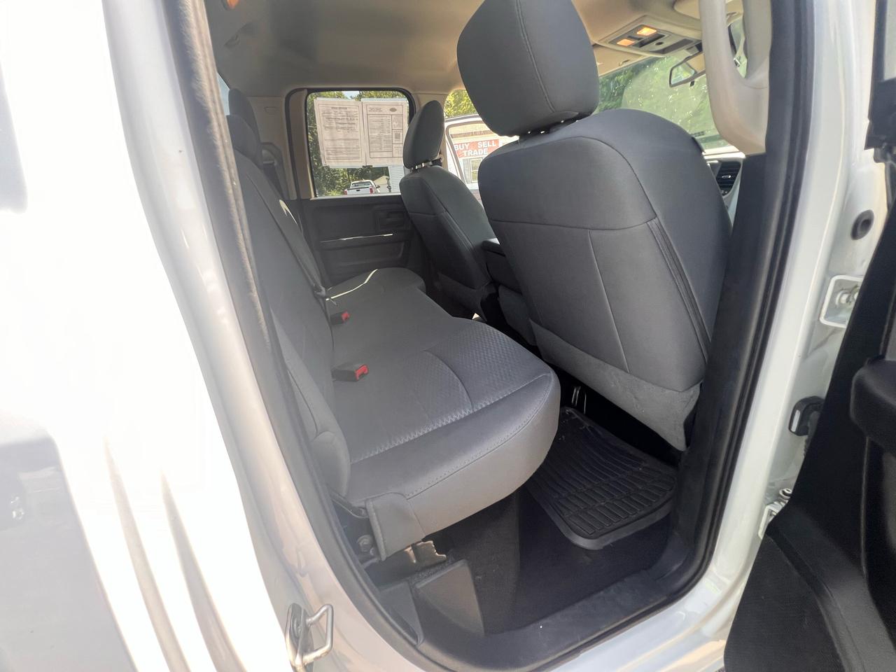 RAM 1500 4WD Quad Cab 140.5" Express 2015