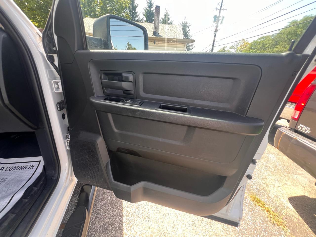 RAM 1500 4WD Quad Cab 140.5" Express 2015