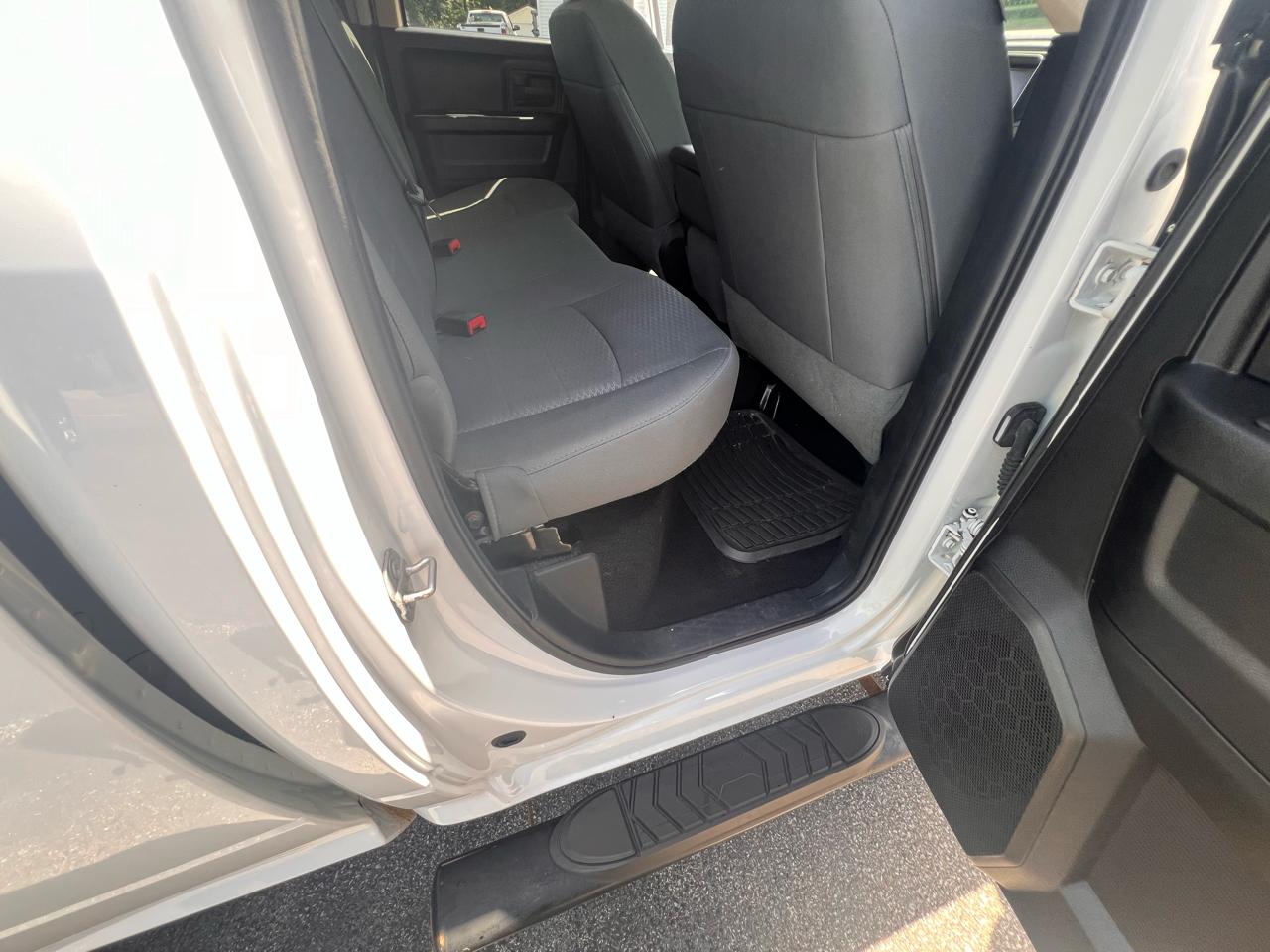 RAM 1500 4WD Quad Cab 140.5" Express 2015
