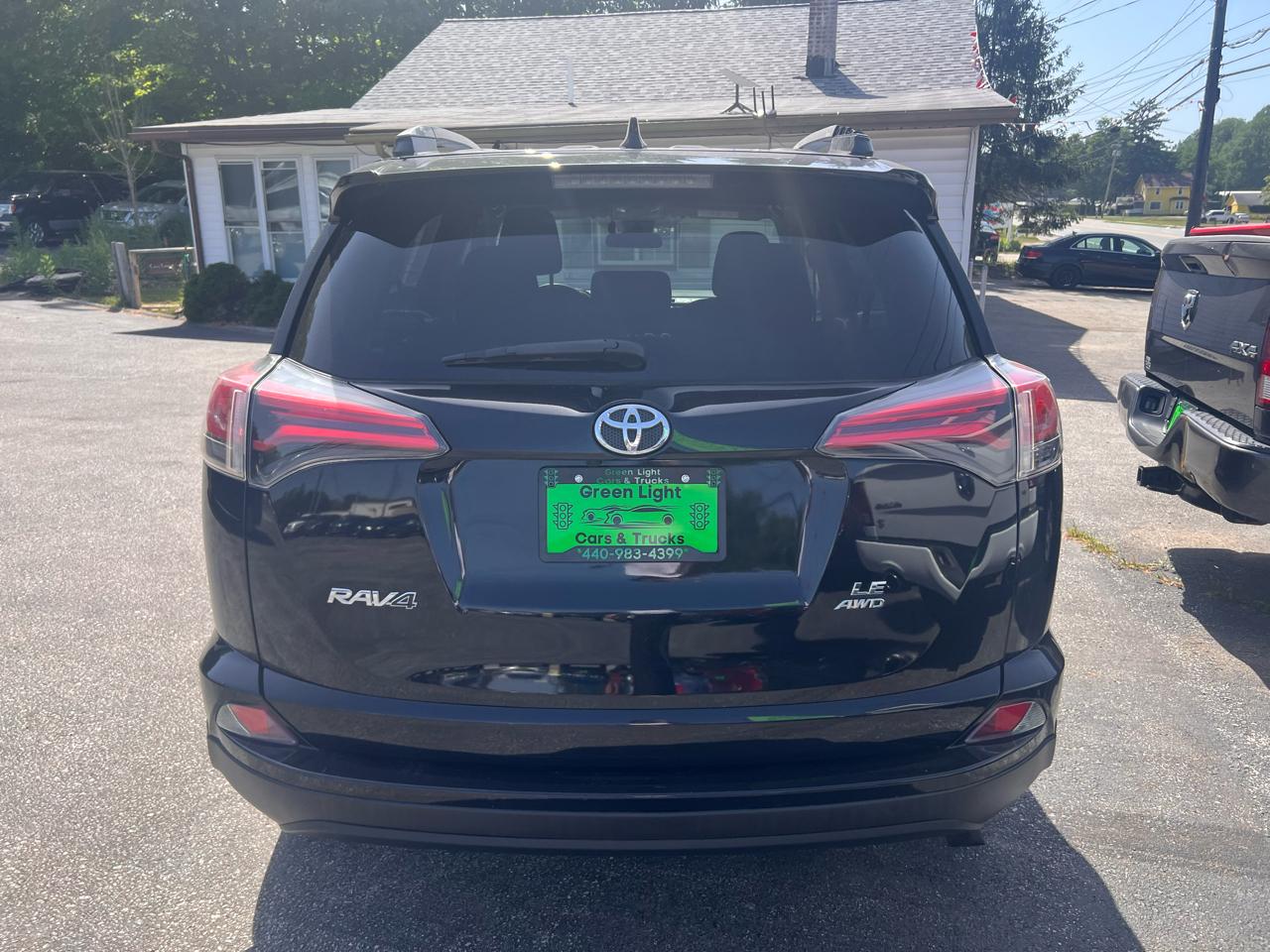 Toyota RAV4 LE AWD (Natl) 2017