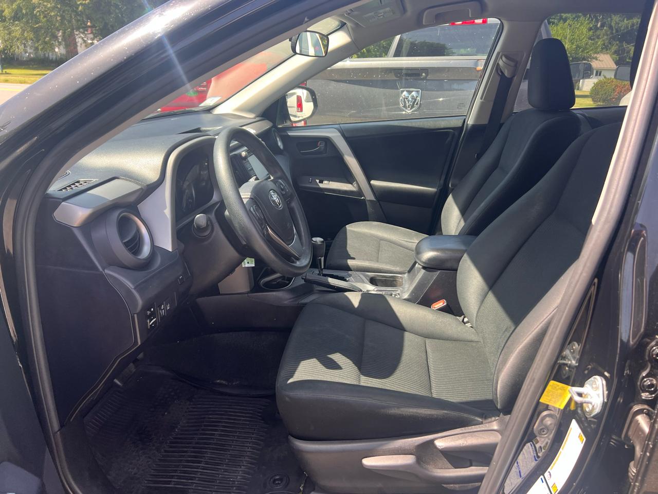 Toyota RAV4 LE AWD (Natl) 2017