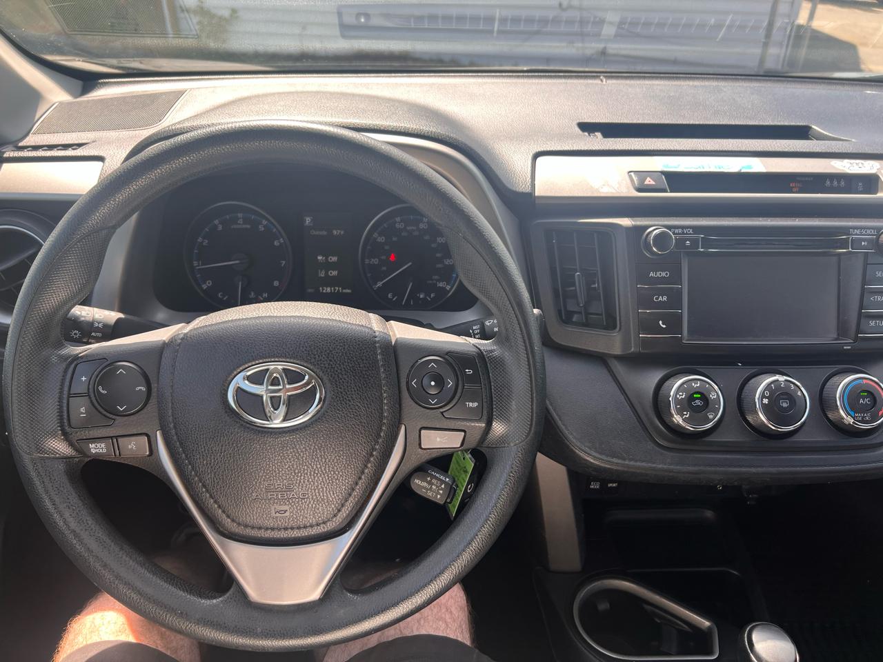Toyota RAV4 LE AWD (Natl) 2017