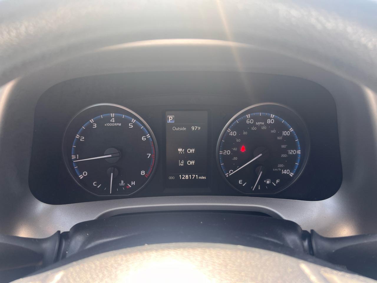Toyota RAV4 LE AWD (Natl) 2017