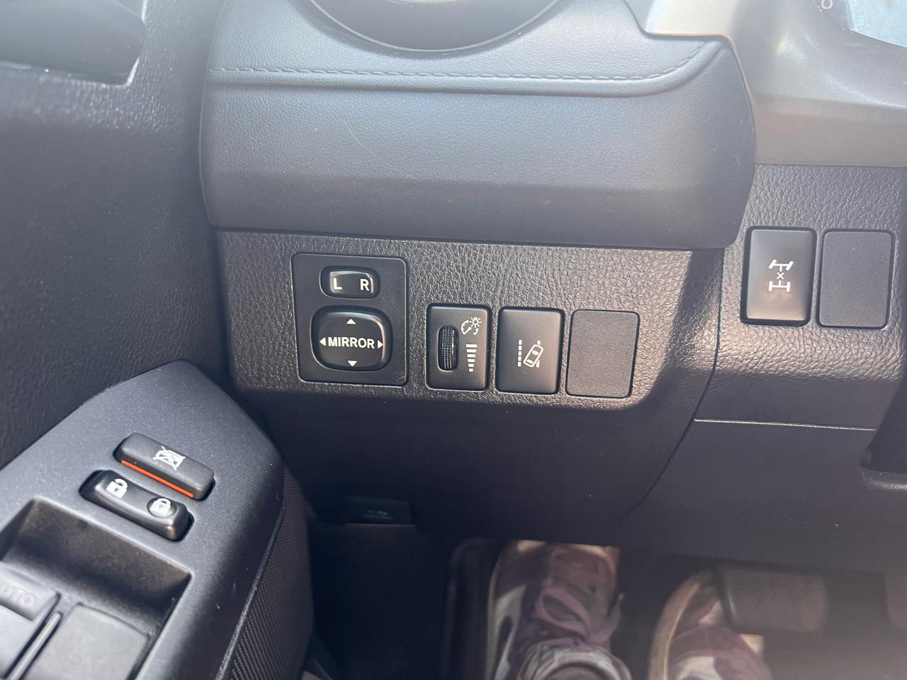 Toyota RAV4 LE AWD (Natl) 2017