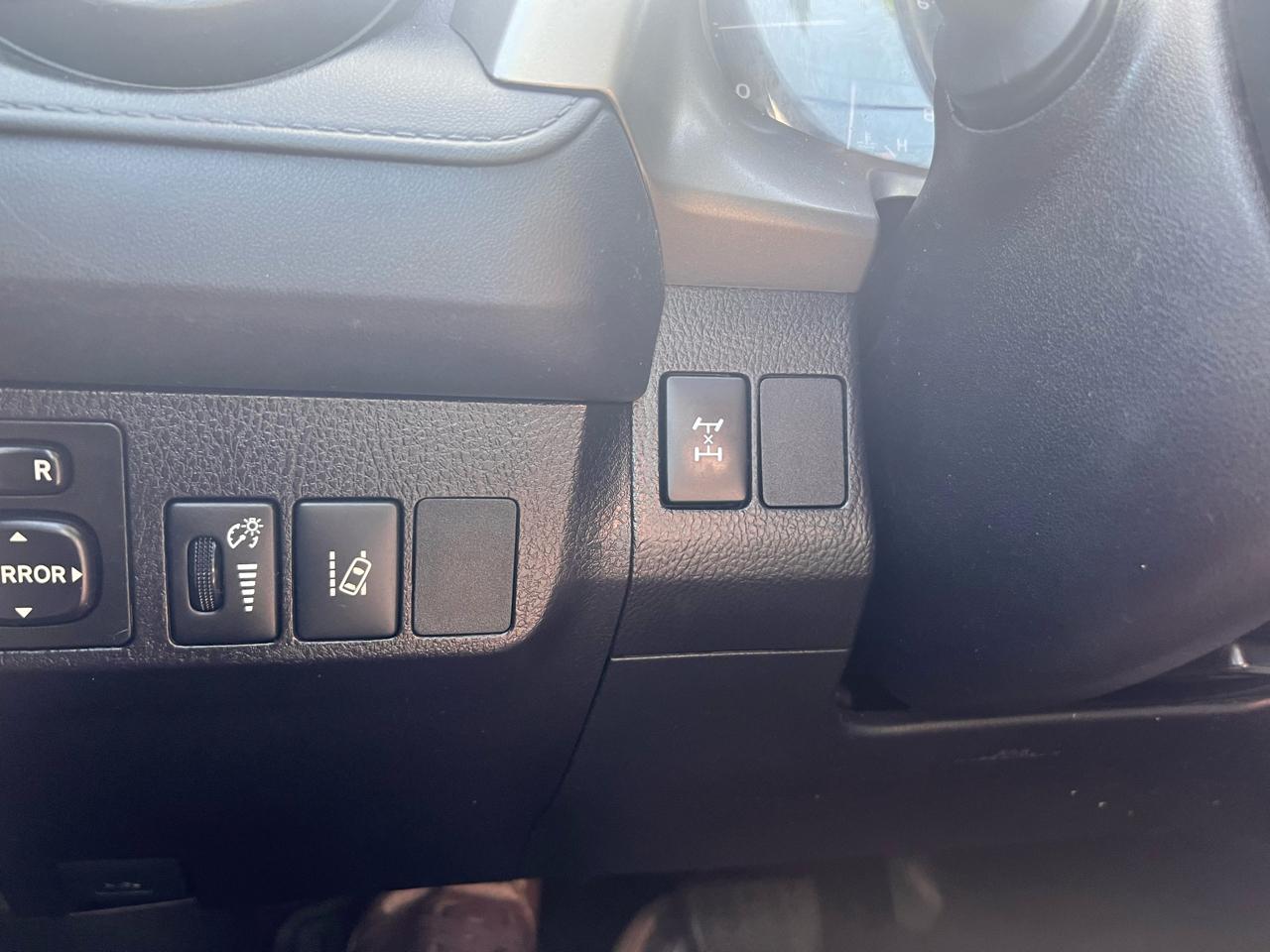Toyota RAV4 LE AWD (Natl) 2017