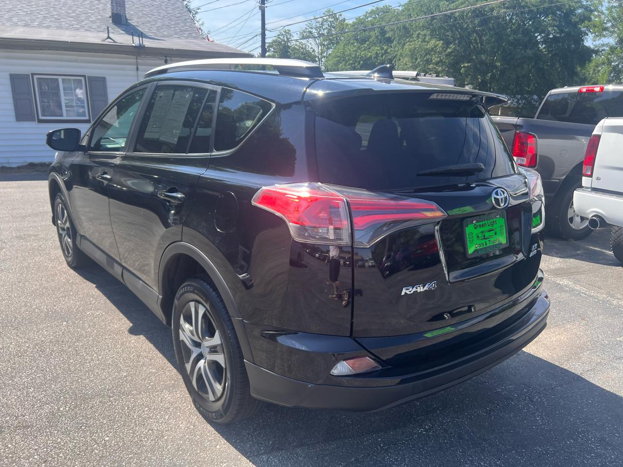 Toyota RAV4 LE AWD (Natl) 2017