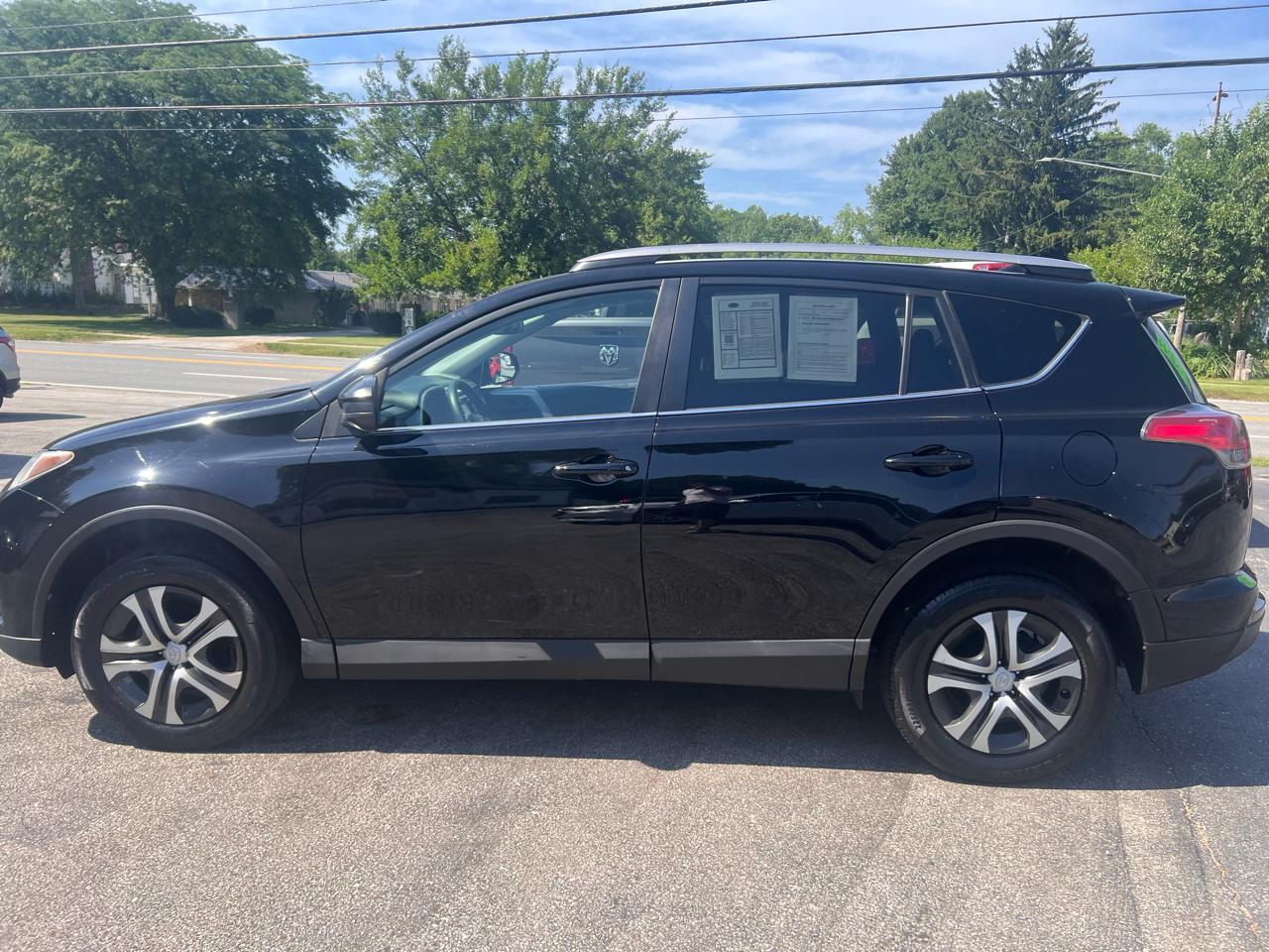 Toyota RAV4 LE AWD (Natl) 2017