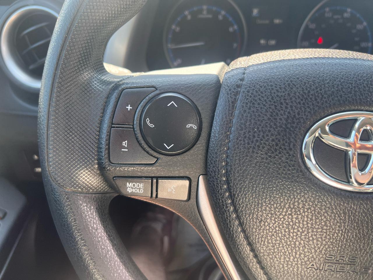 Toyota RAV4 LE AWD (Natl) 2017
