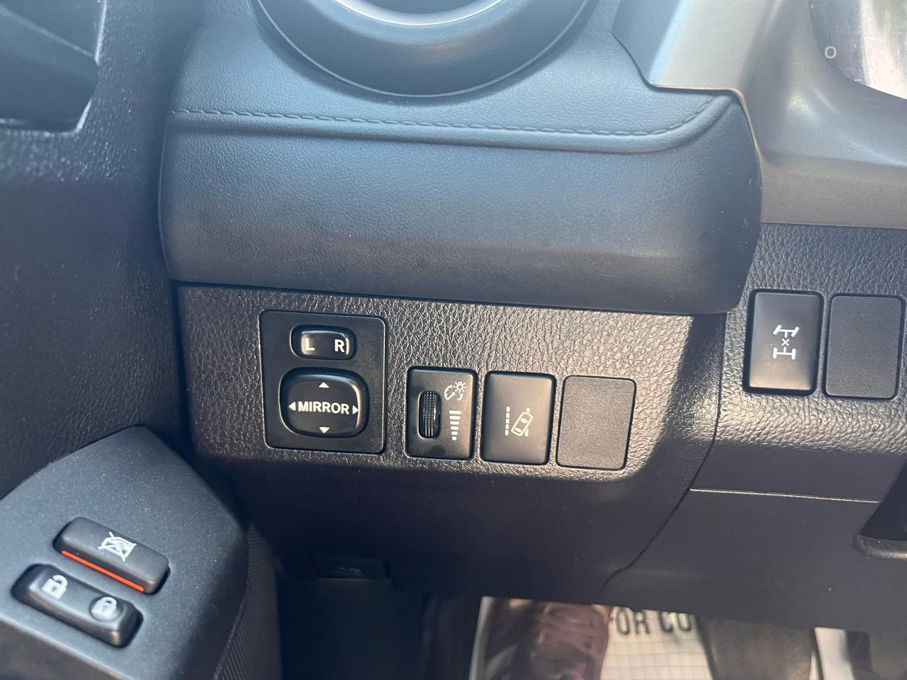 Toyota RAV4 LE AWD (Natl) 2017