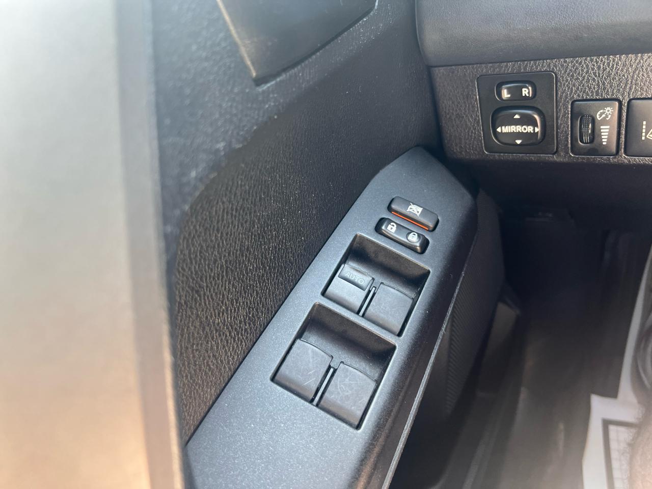 Toyota RAV4 LE AWD (Natl) 2017