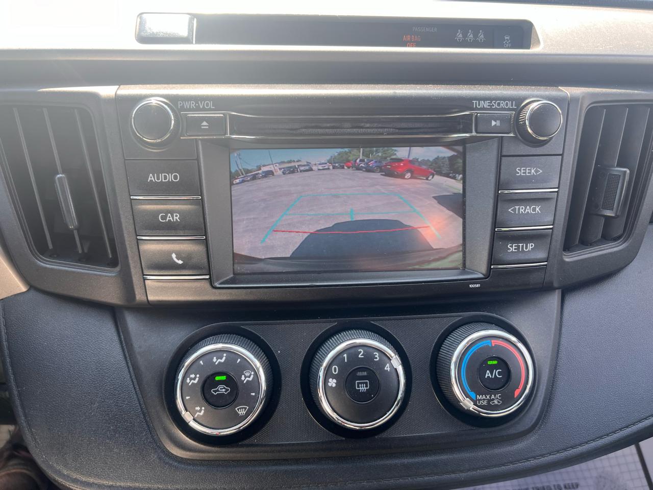 Toyota RAV4 LE AWD (Natl) 2017