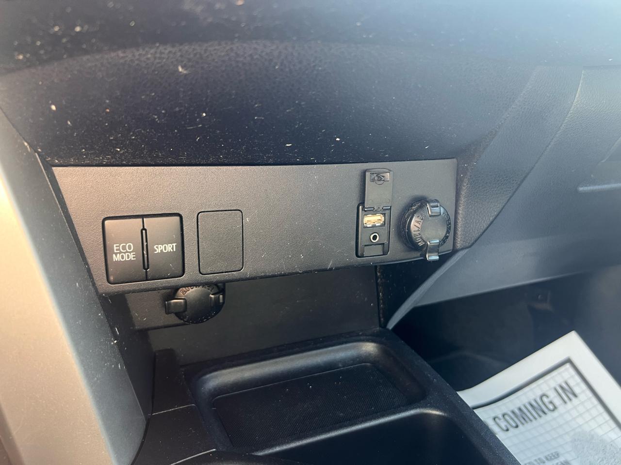 Toyota RAV4 LE AWD (Natl) 2017