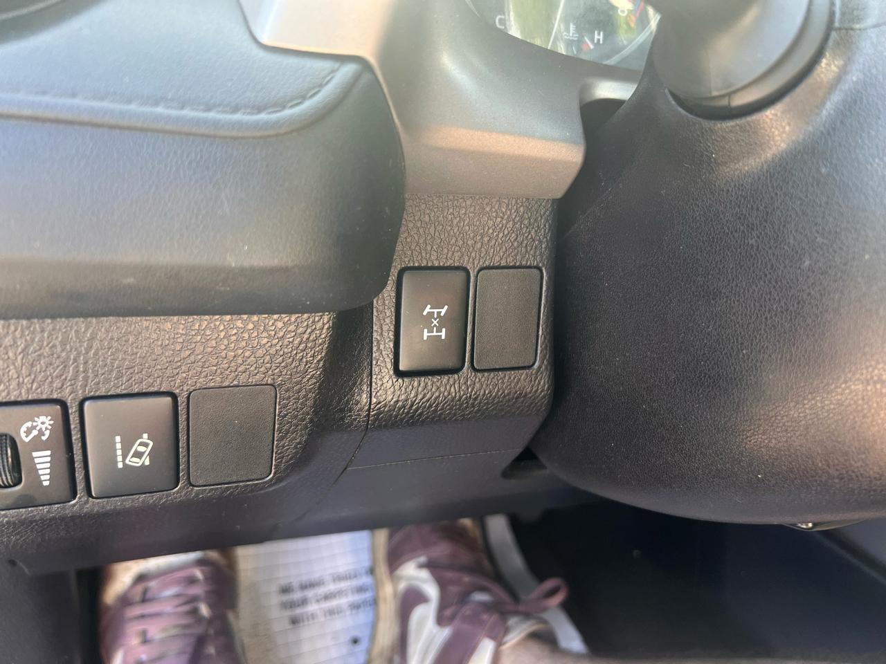 Toyota RAV4 LE AWD (Natl) 2017
