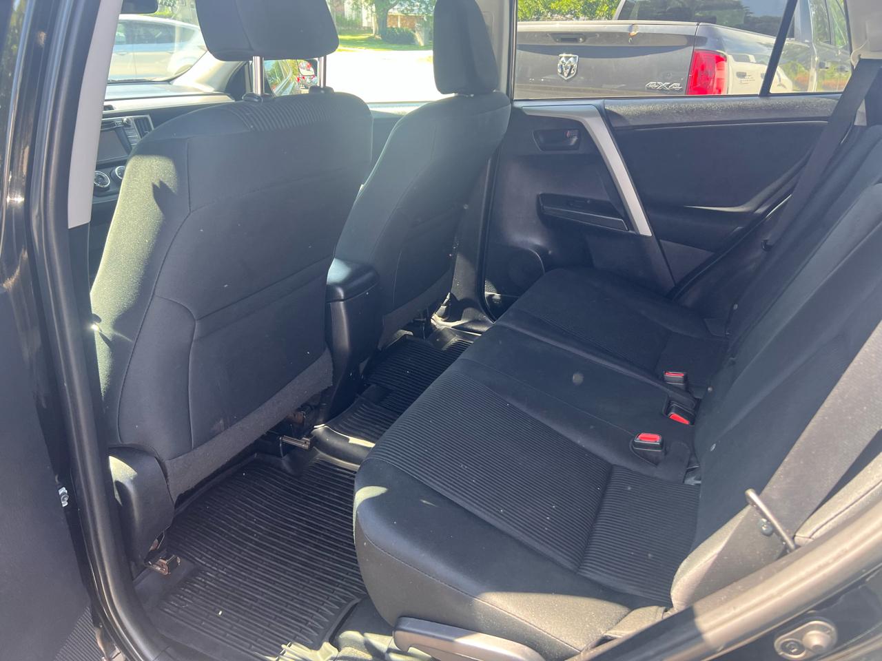 Toyota RAV4 LE AWD (Natl) 2017