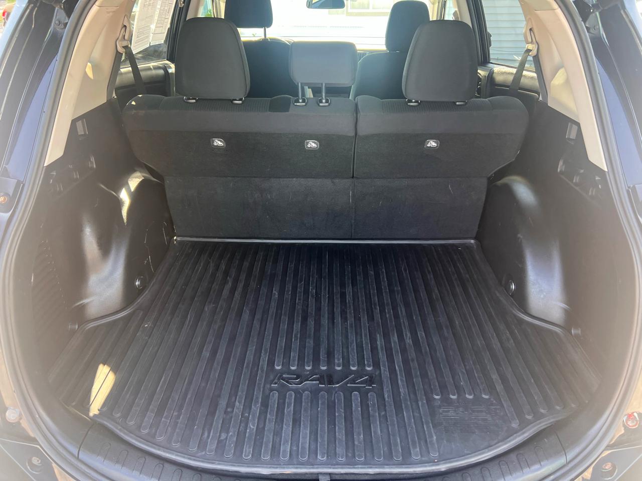 Toyota RAV4 LE AWD (Natl) 2017