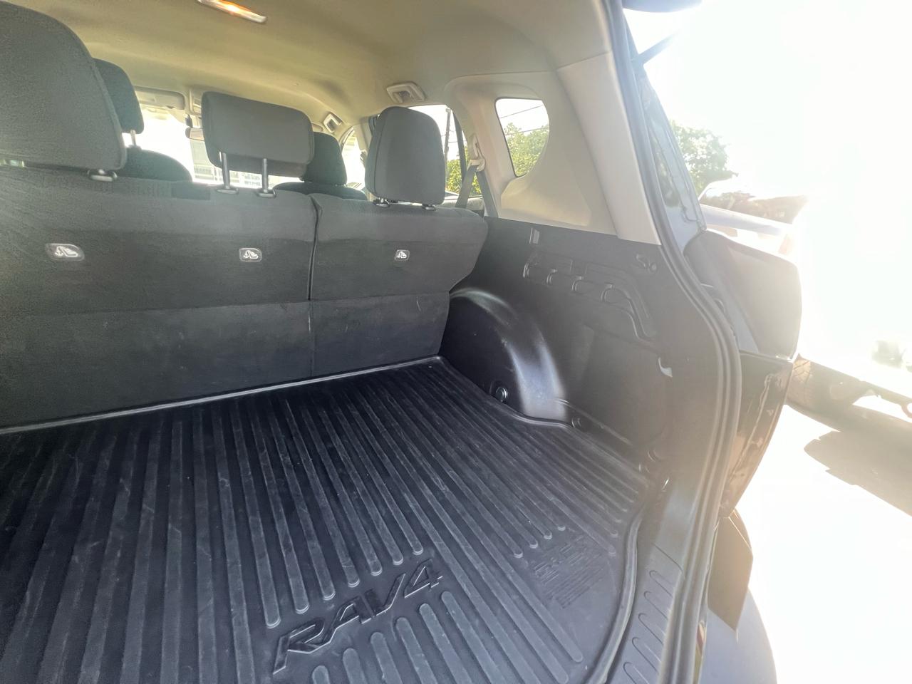 Toyota RAV4 LE AWD (Natl) 2017