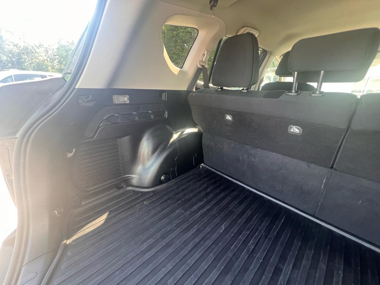 Toyota RAV4 LE AWD (Natl) 2017