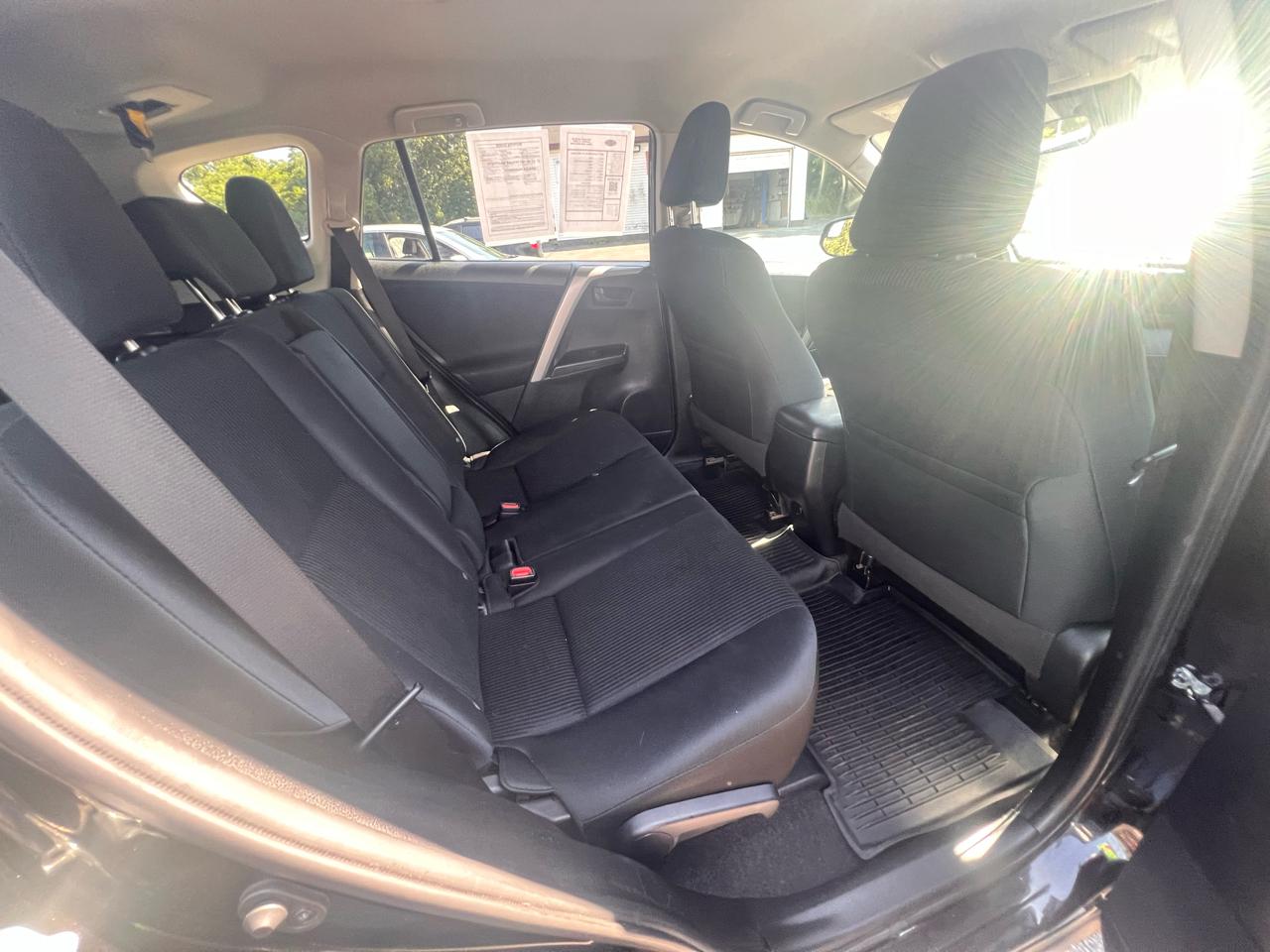 Toyota RAV4 LE AWD (Natl) 2017