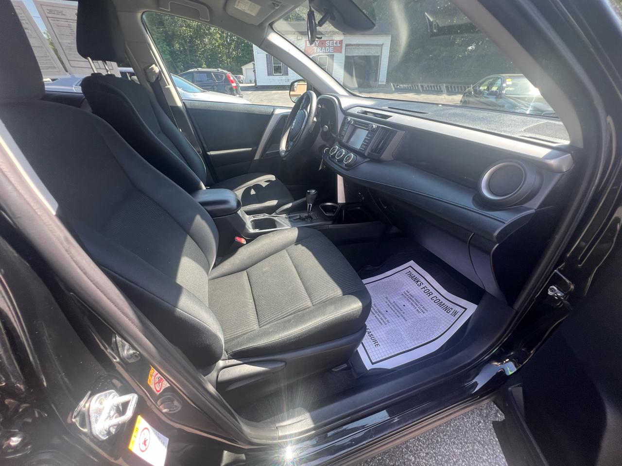 Toyota RAV4 LE AWD (Natl) 2017