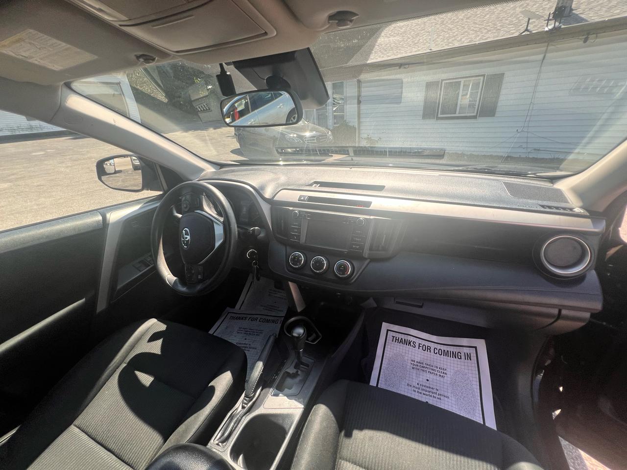 Toyota RAV4 LE AWD (Natl) 2017