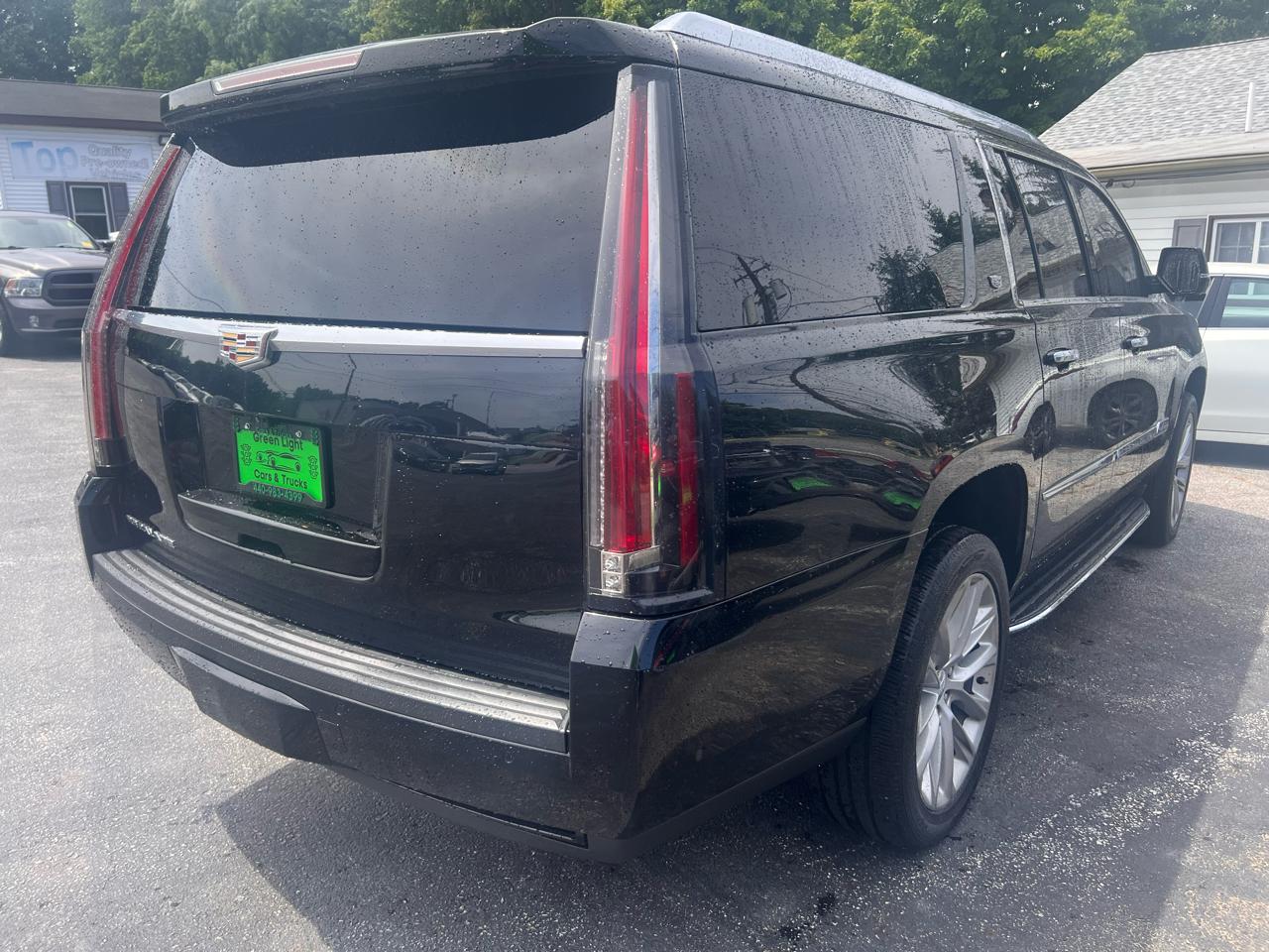 Cadillac Escalade ESV 4WD 4dr Luxury 2017