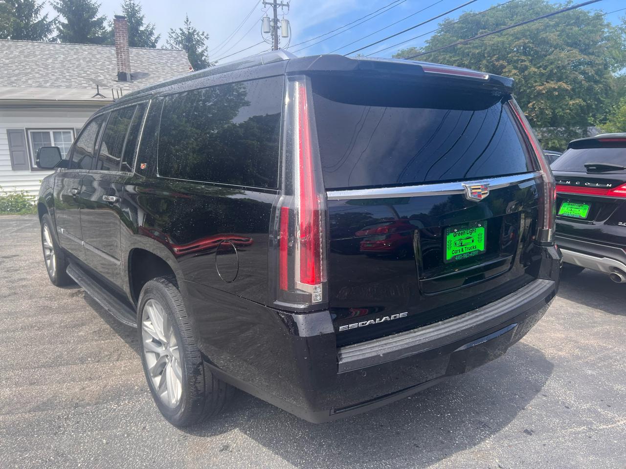 Cadillac Escalade ESV 4WD 4dr Luxury 2017
