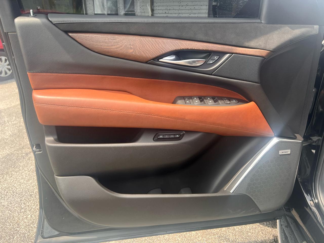 Cadillac Escalade ESV 4WD 4dr Luxury 2017