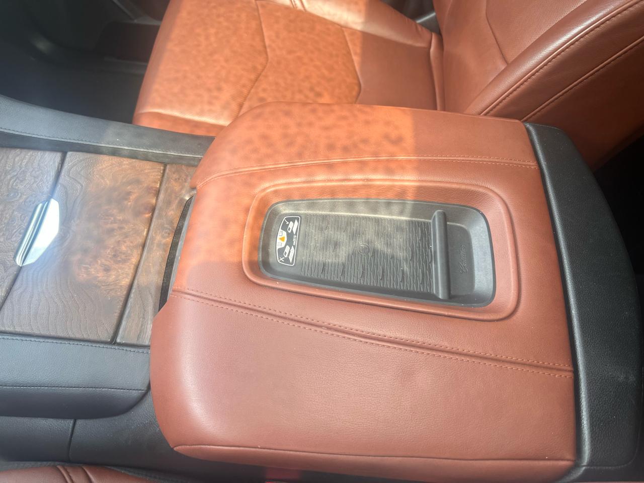Cadillac Escalade ESV 4WD 4dr Luxury 2017