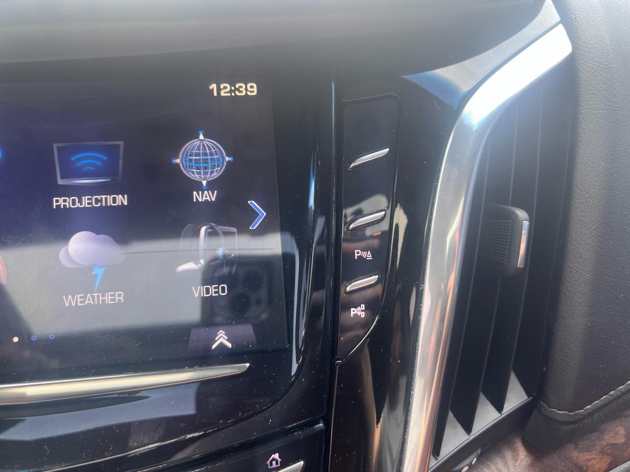 Cadillac Escalade ESV 4WD 4dr Luxury 2017