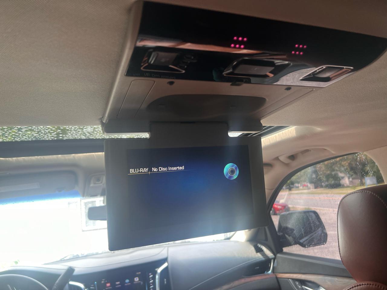 Cadillac Escalade ESV 4WD 4dr Luxury 2017