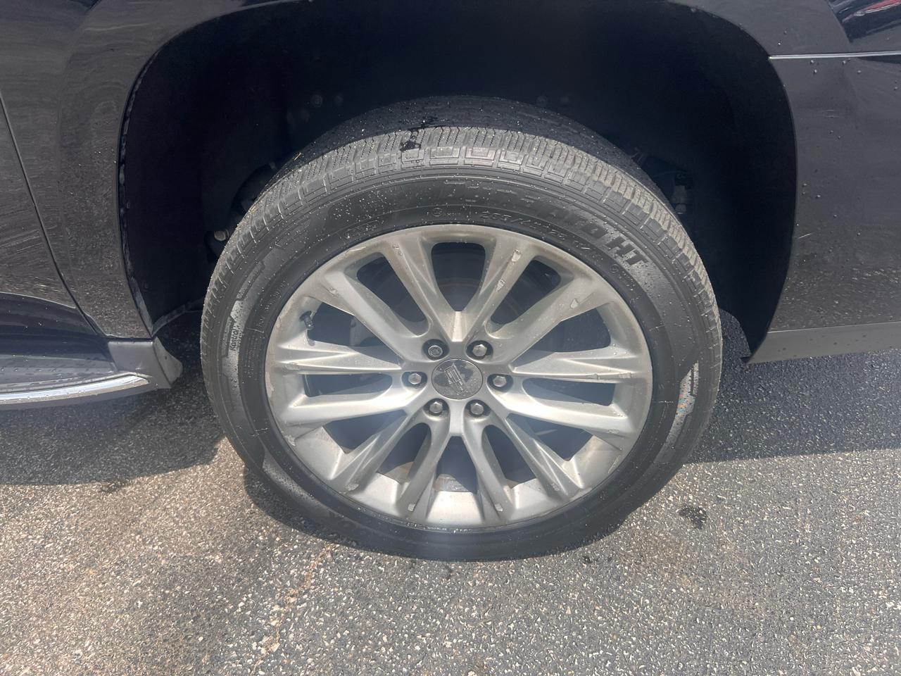 Cadillac Escalade ESV 4WD 4dr Luxury 2017