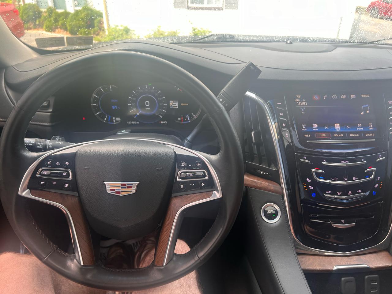 Cadillac Escalade ESV 4WD 4dr Luxury 2017
