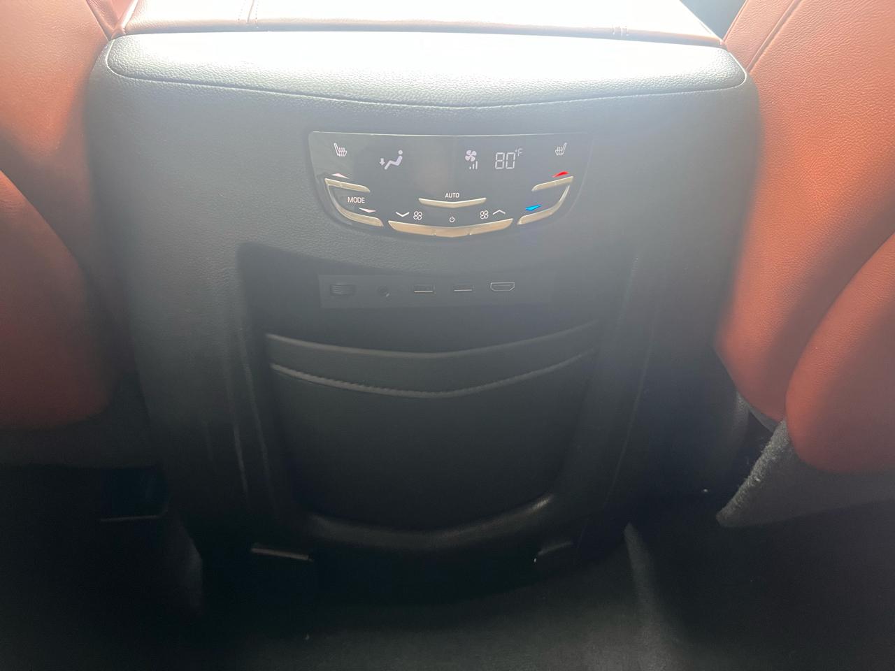 Cadillac Escalade ESV 4WD 4dr Luxury 2017