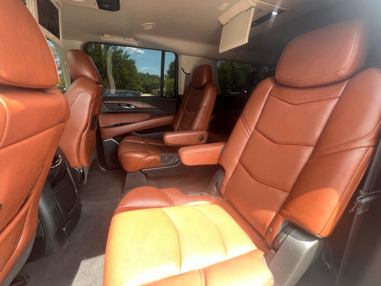 Cadillac Escalade ESV 4WD 4dr Luxury 2017