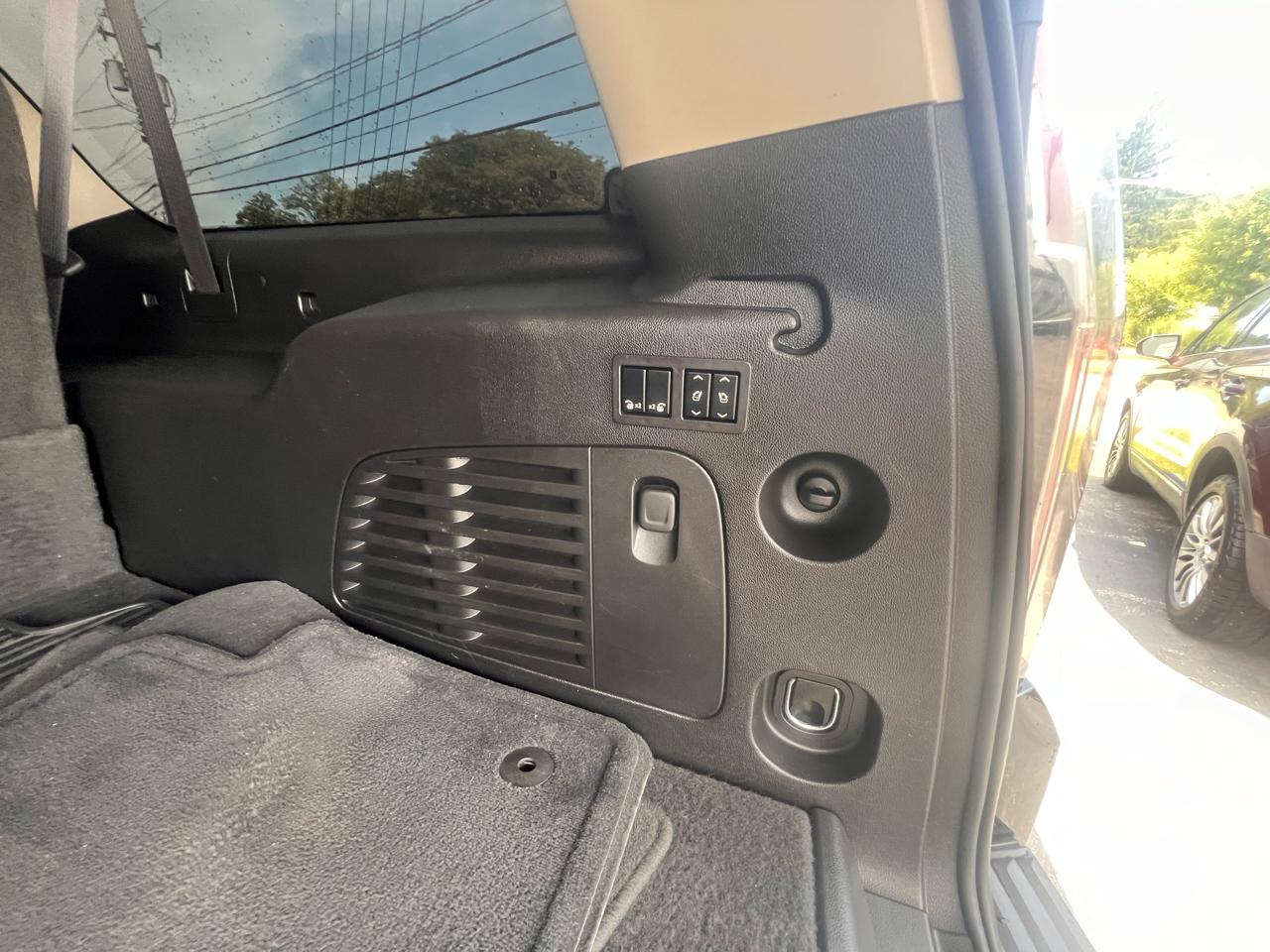 Cadillac Escalade ESV 4WD 4dr Luxury 2017