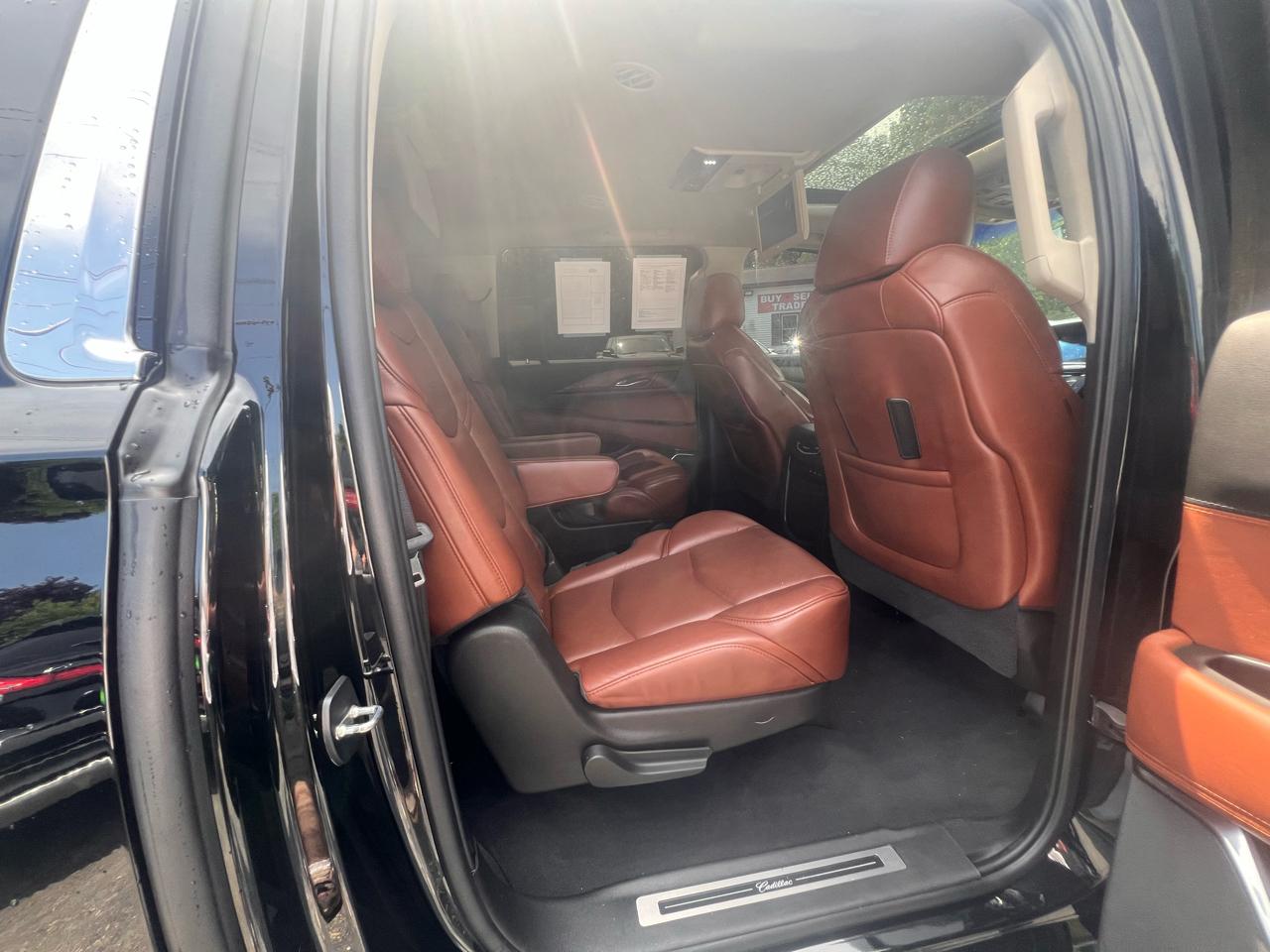 Cadillac Escalade ESV 4WD 4dr Luxury 2017